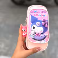 جامدادی همراه با آویز طرح کرومی 004