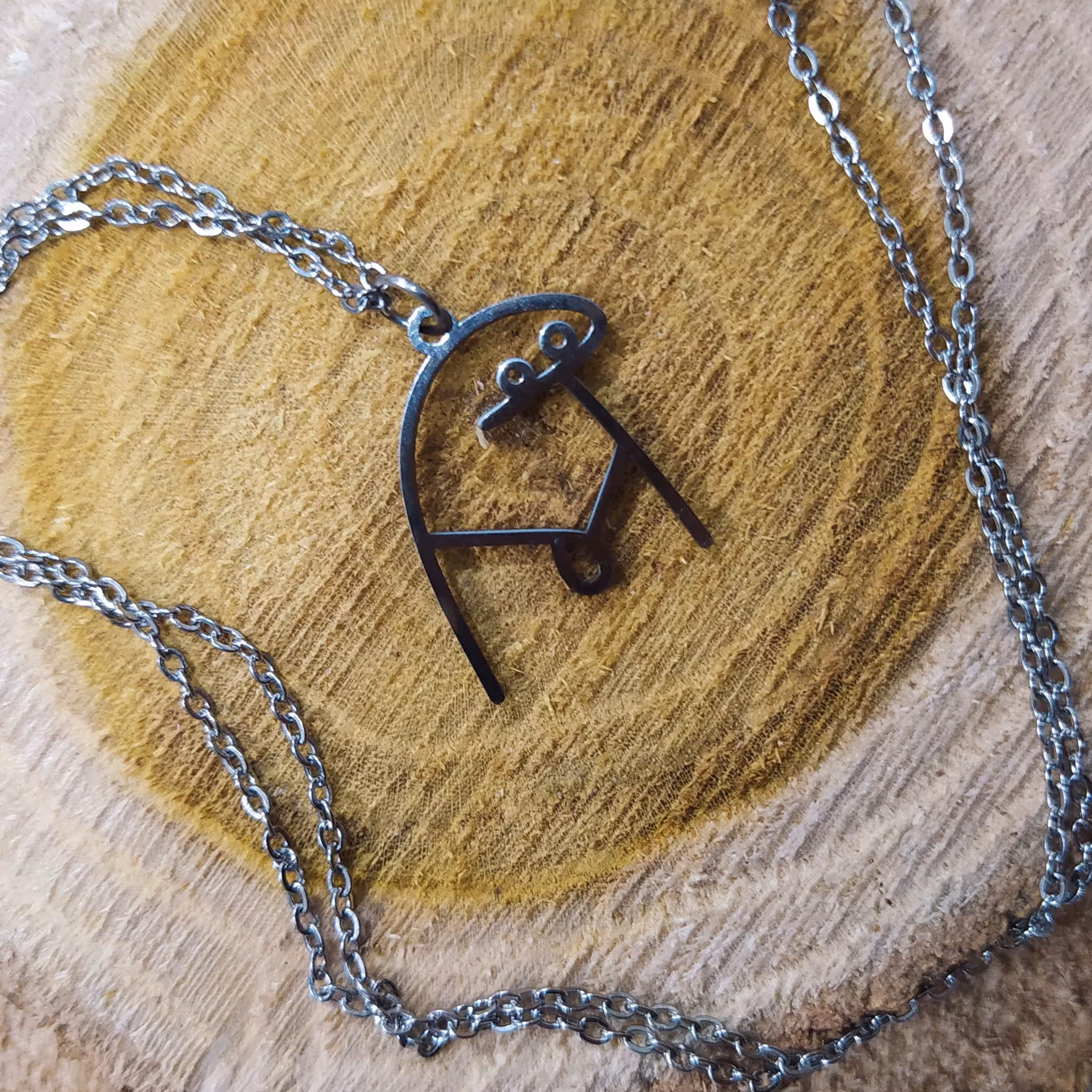 گردنبند میقولی-جنس استیل - رنگ ثابت -کیفیت عالی-زنجیر 48 سانت 