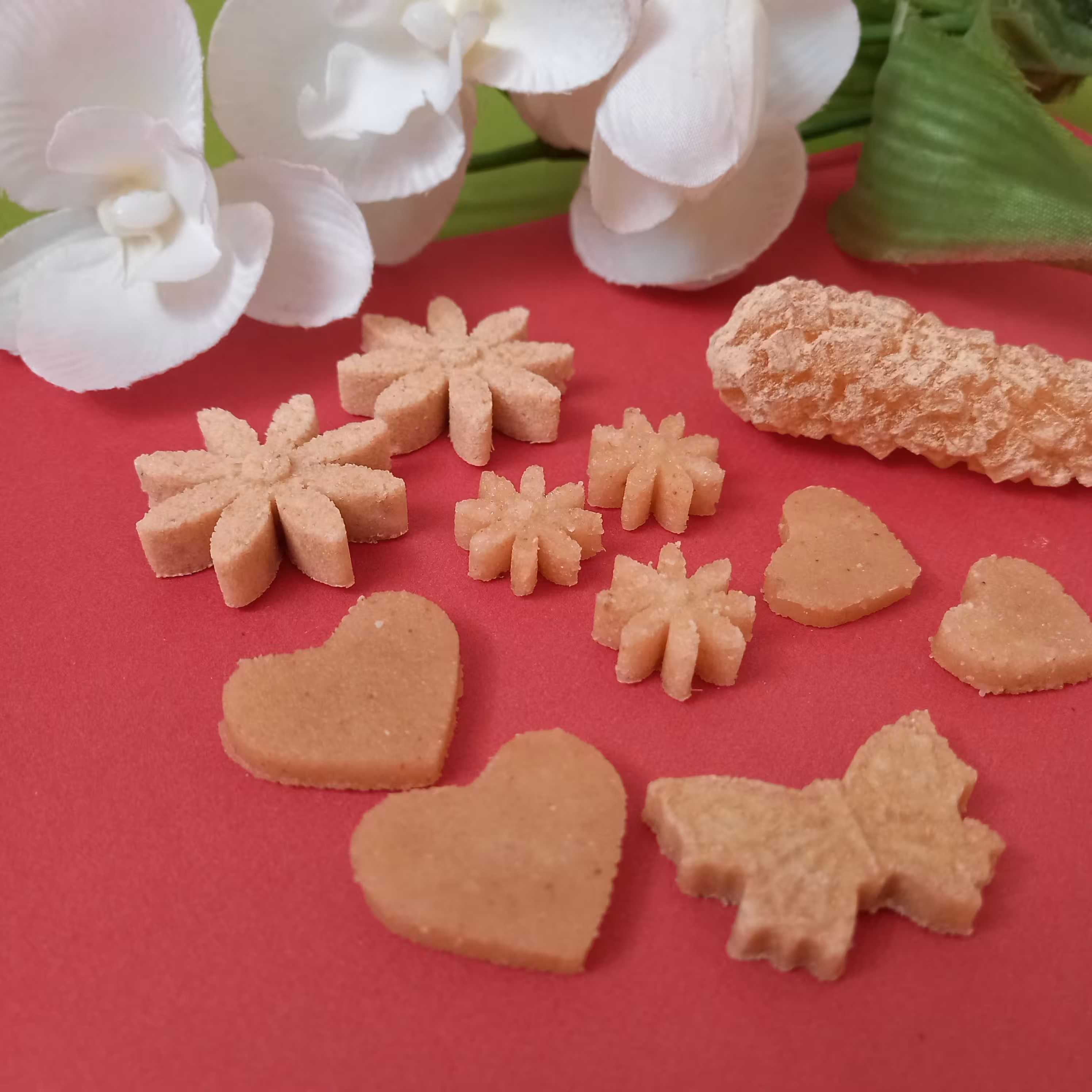 قند های گیاهی  با طعم زنجبیل بدون رنگ و اسانس کاملا ارگانیک