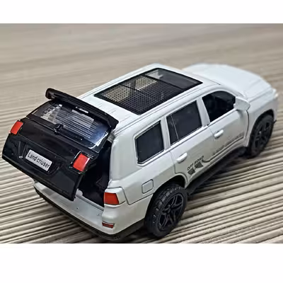 ماشین بازی مدل فلزی لندکروز طرح land criuser