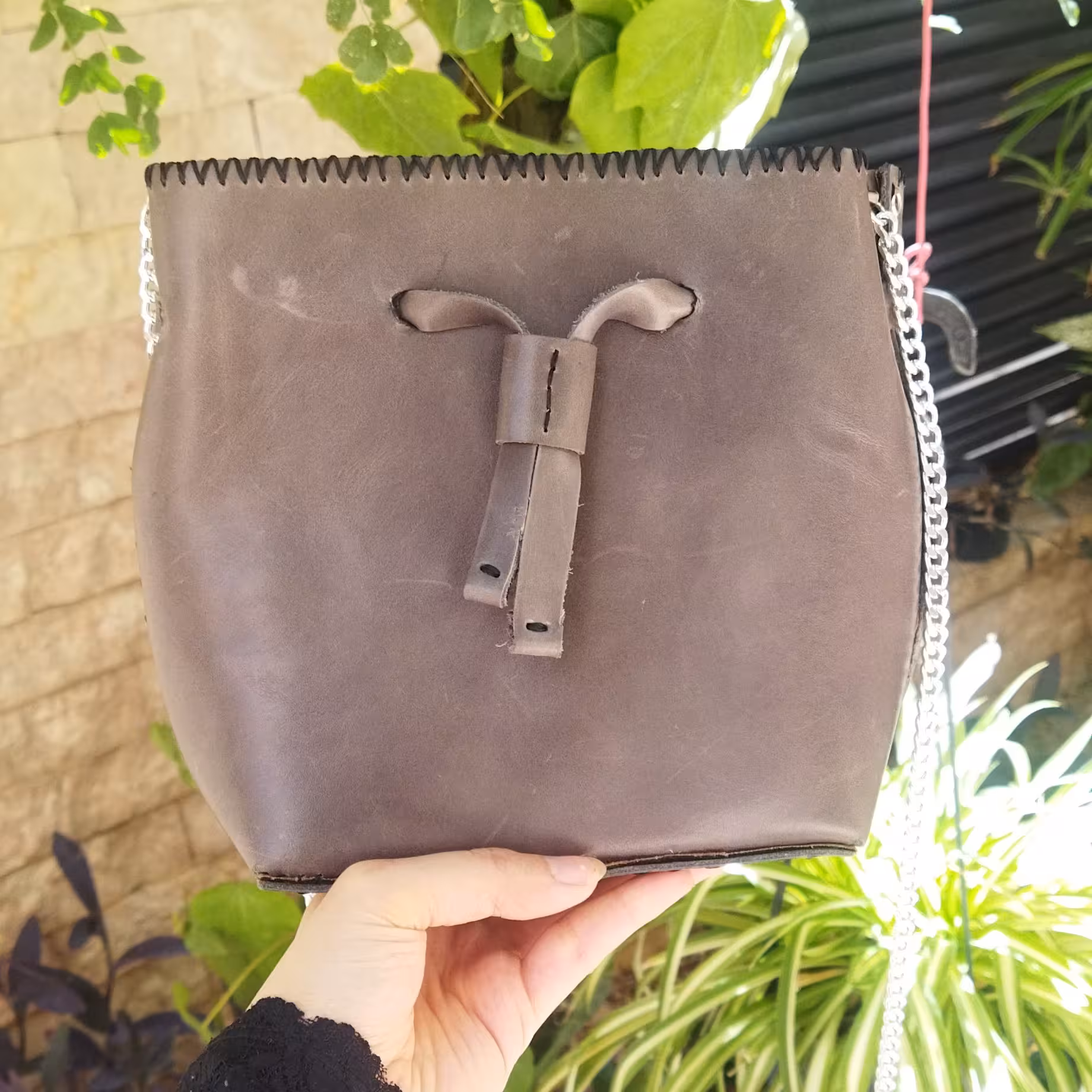کیف دوشی زنانه چرم طبیعی (نبوک)دستدوز