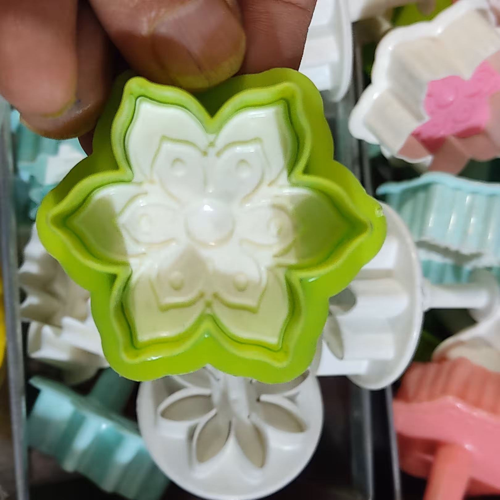 کاتر  بیسکوییت و شیرینی فشاری کاترفشاری بیسکوئیت و شیرینی کاتر فنری