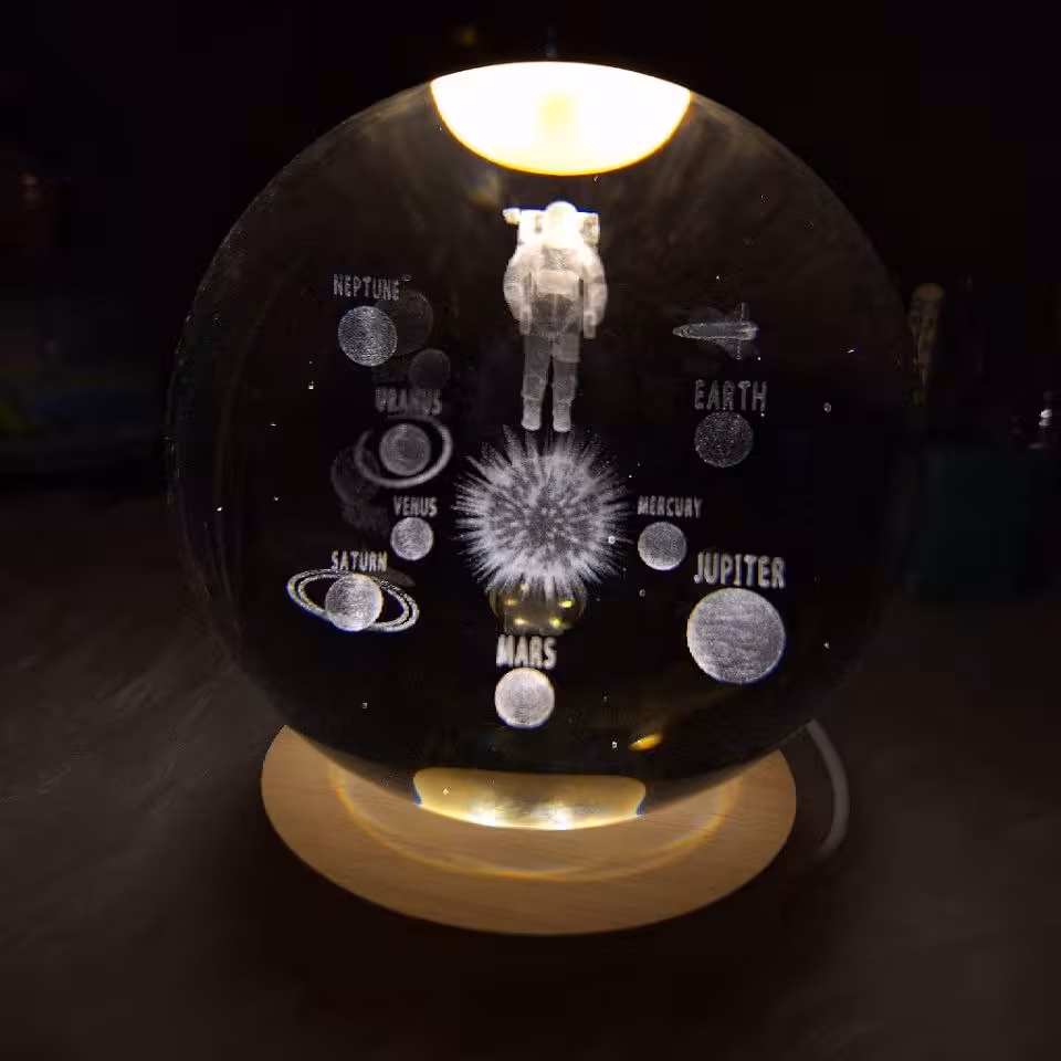 گوی کریستالی طرح آدم فضایی و منظومه شمسی سایز 10 کد T 33