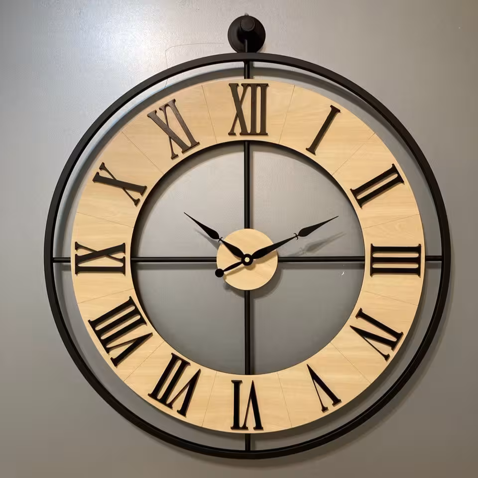 ساعت دیواری فلزی گرد مشکی صفحه اعداد چوبی  کد 6917 تولیکا