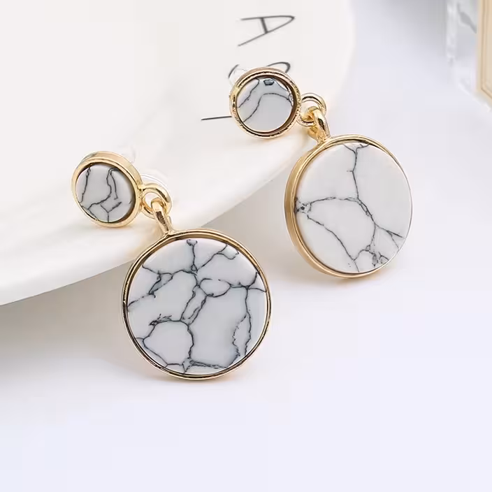 گوشواره حلقه ای آویز حلقه ای زیبا و جذااب. ضد حساسیت رنگ ثابت.