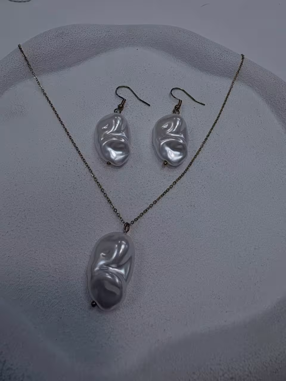 نیم ست استیل گردنبند و گوشواره صدف طرح باروک