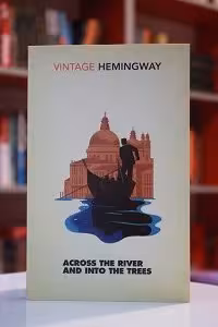 Across the River and into the Trees اثر Ernest Hemingway