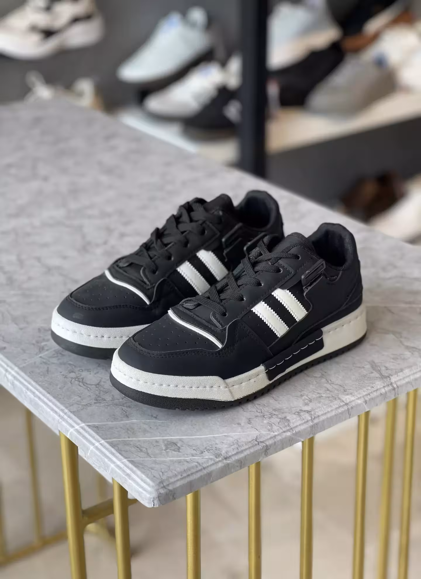 ونس ادیداس مردانه وارداتی کد 592 سایز 41 رنگ مشکی