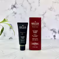 کرم ضد آفتاب بی رنگ SPF50 رزالیا مناسب انواع پوست 40 میلی لیتر