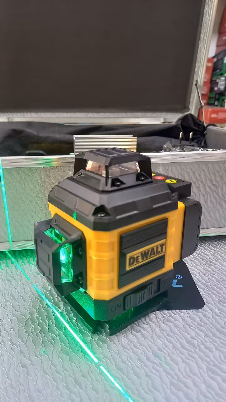 تراز لیزری 4 بعدی دیوالت مدل جعبه فلزی