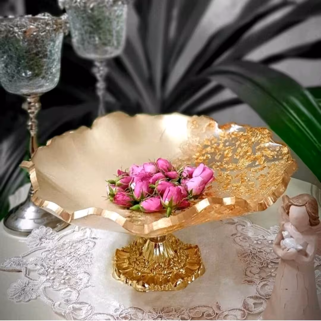 شیرینی خوری رزینی طرح عسل مدل پایه دار 30 سانتی رنگ کرم طلایی موجود