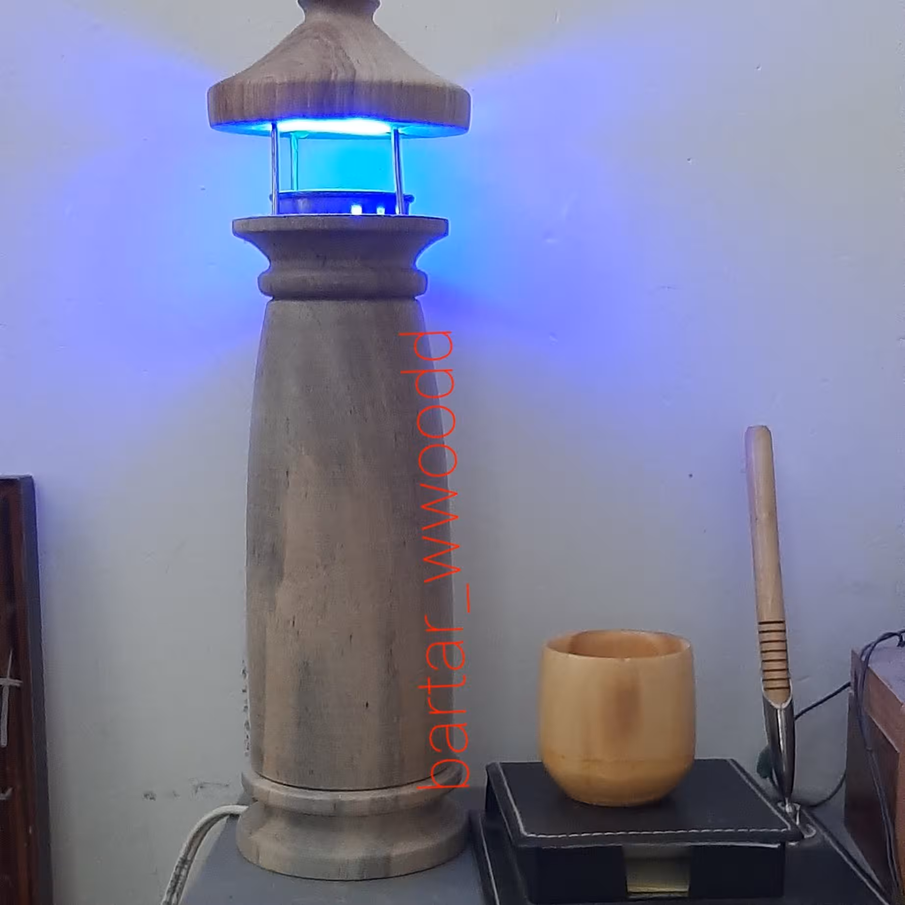 چراغ خواب چوبی طرح فانوس دریایی
