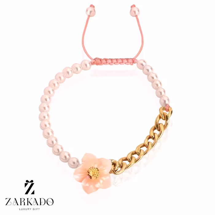دستبند مرواریدی و کارتیه طلا و گل صدفی صورتی