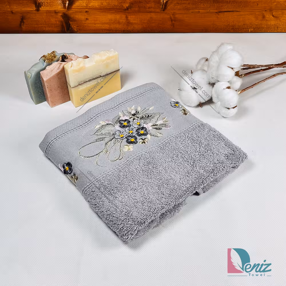 حوله دستی گلدوزی طرح نارسیس رنگ طوسی