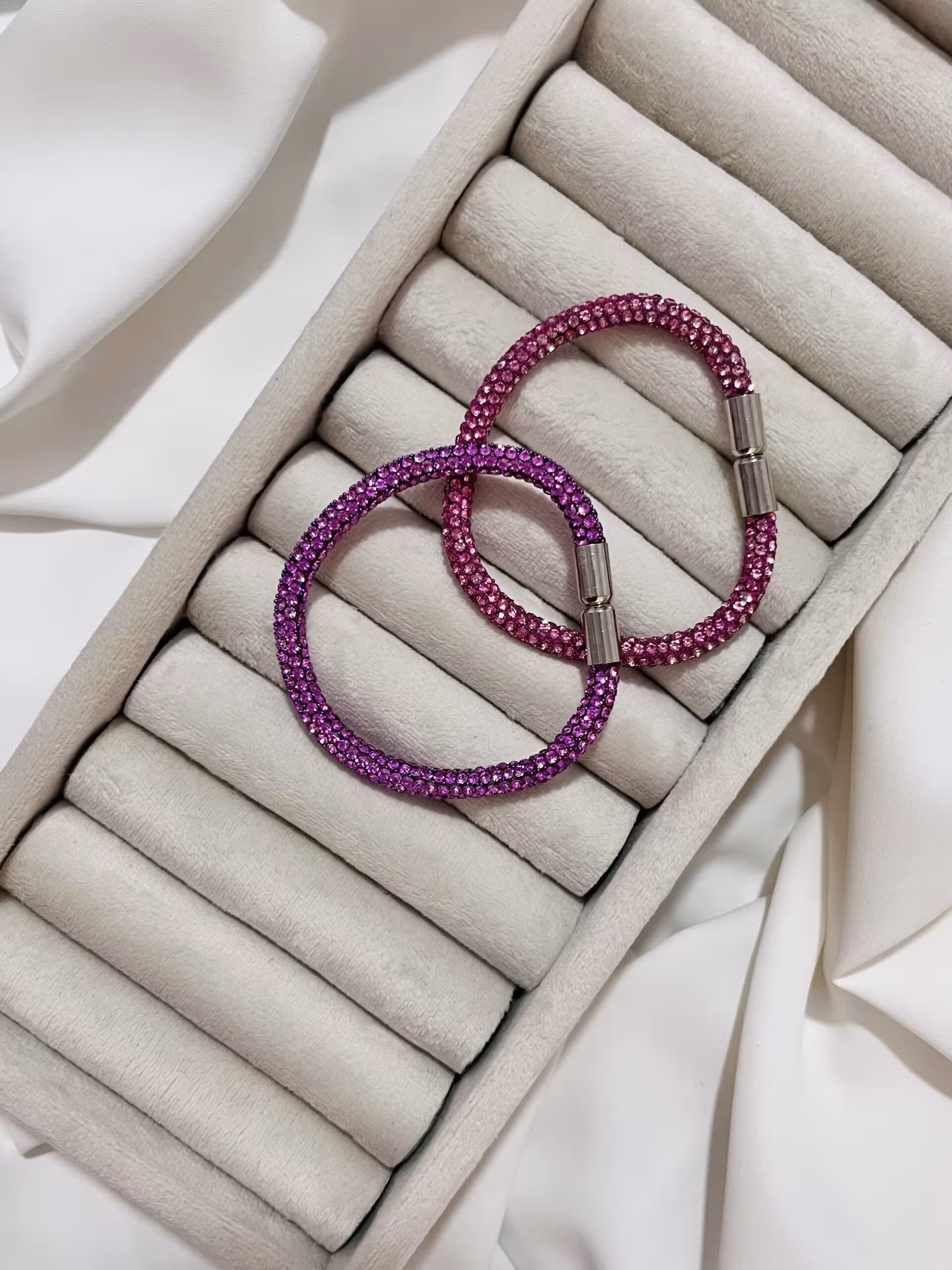 دستبند مگنتی نگین دار