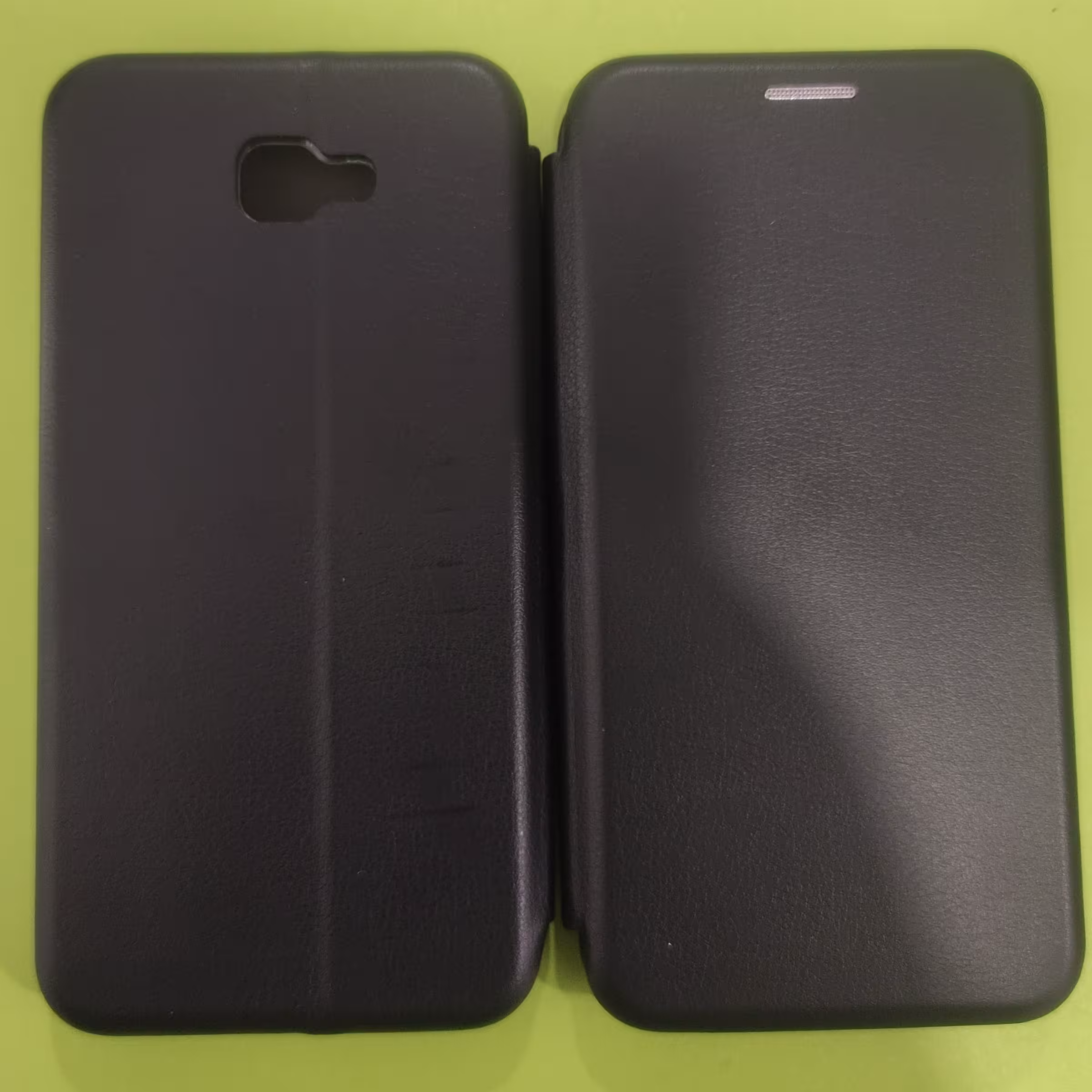 کاور  مدل کتابی  برای مدل سامسونگ J5Prime بسیار شیک  و مناسب افرادی که از کاورهای چرمی و کتابی استفاده میکنند.