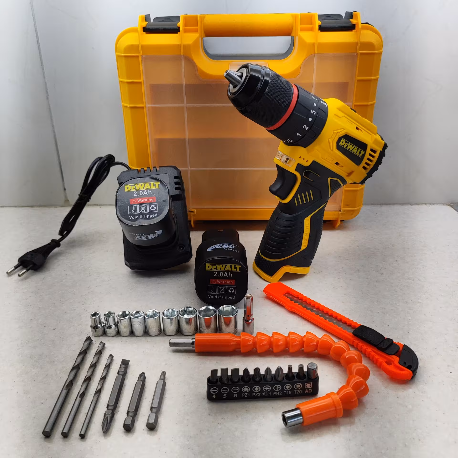 دریل شارژی چکشی طرح 24 ولت دیوالت موتور براشلس دوباتری سه نظام فلزی13 پیچگوشتی شارژی دیوالت با کیف و لوازم جانبی کامل