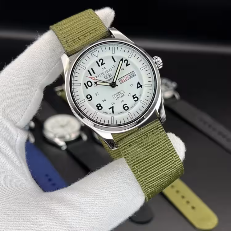 ساعت سیکو خلبانی بند برزنتی سبز صفحه سفید