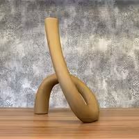 شمعدان دکوری پلی استری قهوه ای کرم