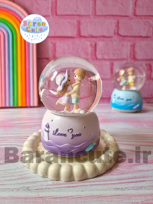 گوی موزیکال برفی چراغ دار (سایز متوسط) طرح دختر و پسر عاشق یاسی