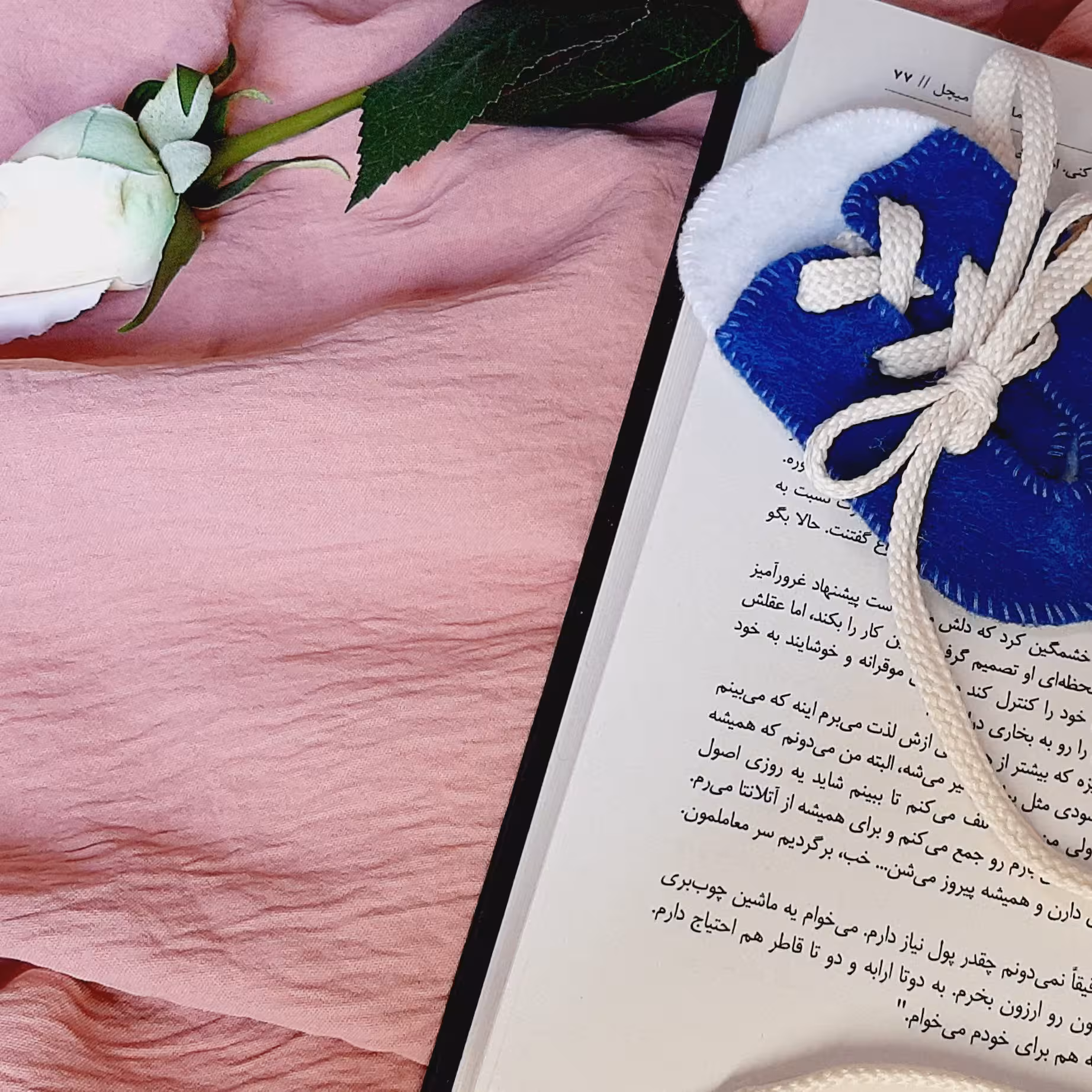 نشانگر(بوکمارک)نمدی دستدوز طرح لنگه کفش بند دار  آلستار👟