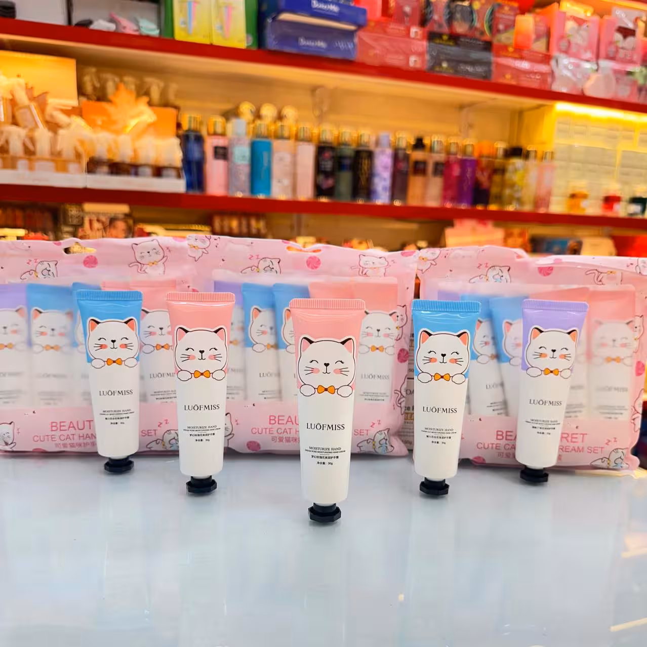 پک کرم 5عددی گربه ای لوفمیس
بافت نرم و غیر چرب دارای سه رایحه دلپذیر
