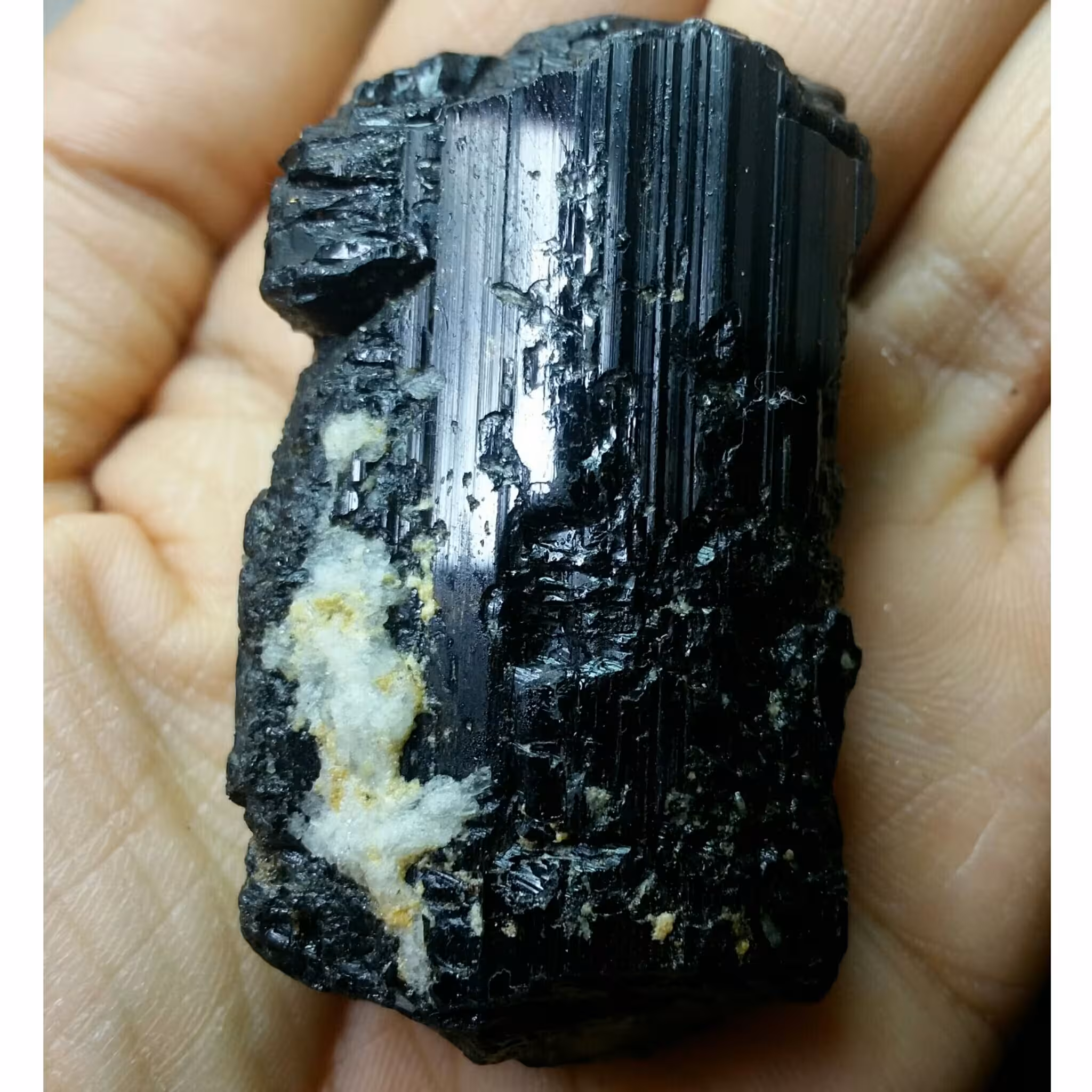 سنگ راف تورمالین شرول غووولپیککر وارداتی ارزشمند شاهکار خلقت 100درصد طبیعی زیبا