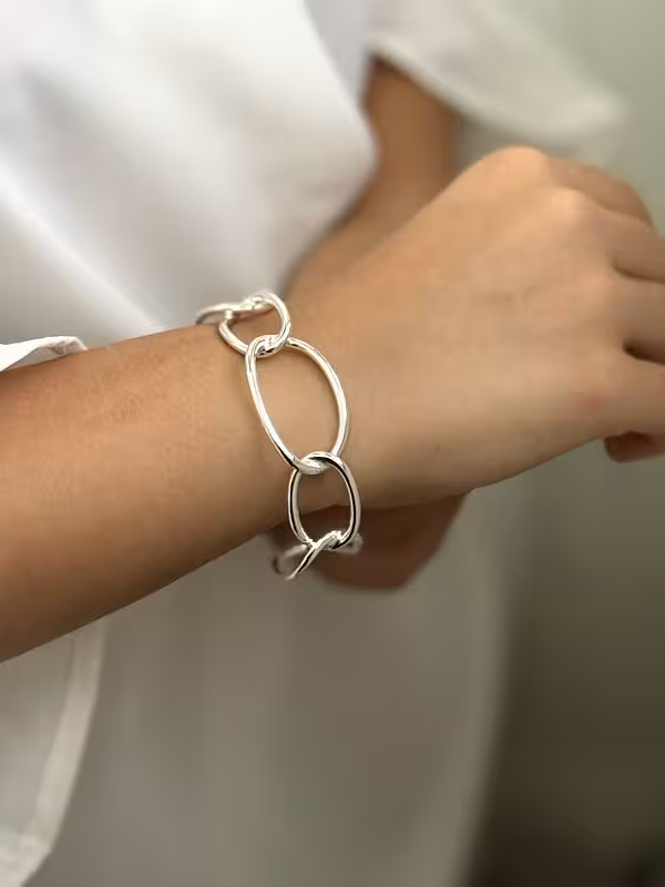 بنگل دخترانه فشن طرح طلا فری سایز رنگ طلایی و نقره ای