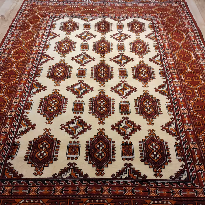 فرش دستباف دو و نیم متری طرح خشتی مدل AA