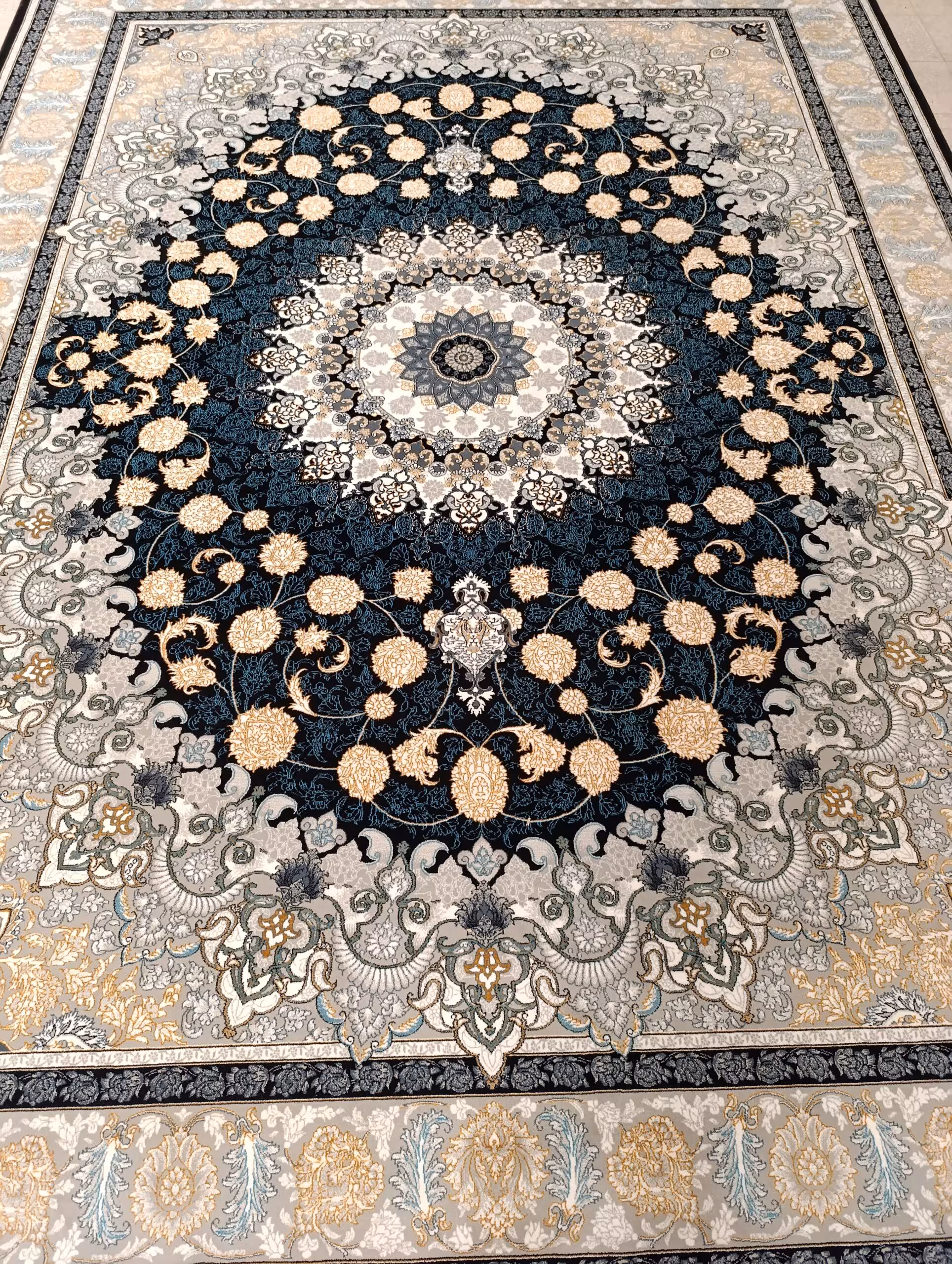 فرش 700شانه نقشه بهشت سورمه ای 12 متری تراکم 2200 کاشان