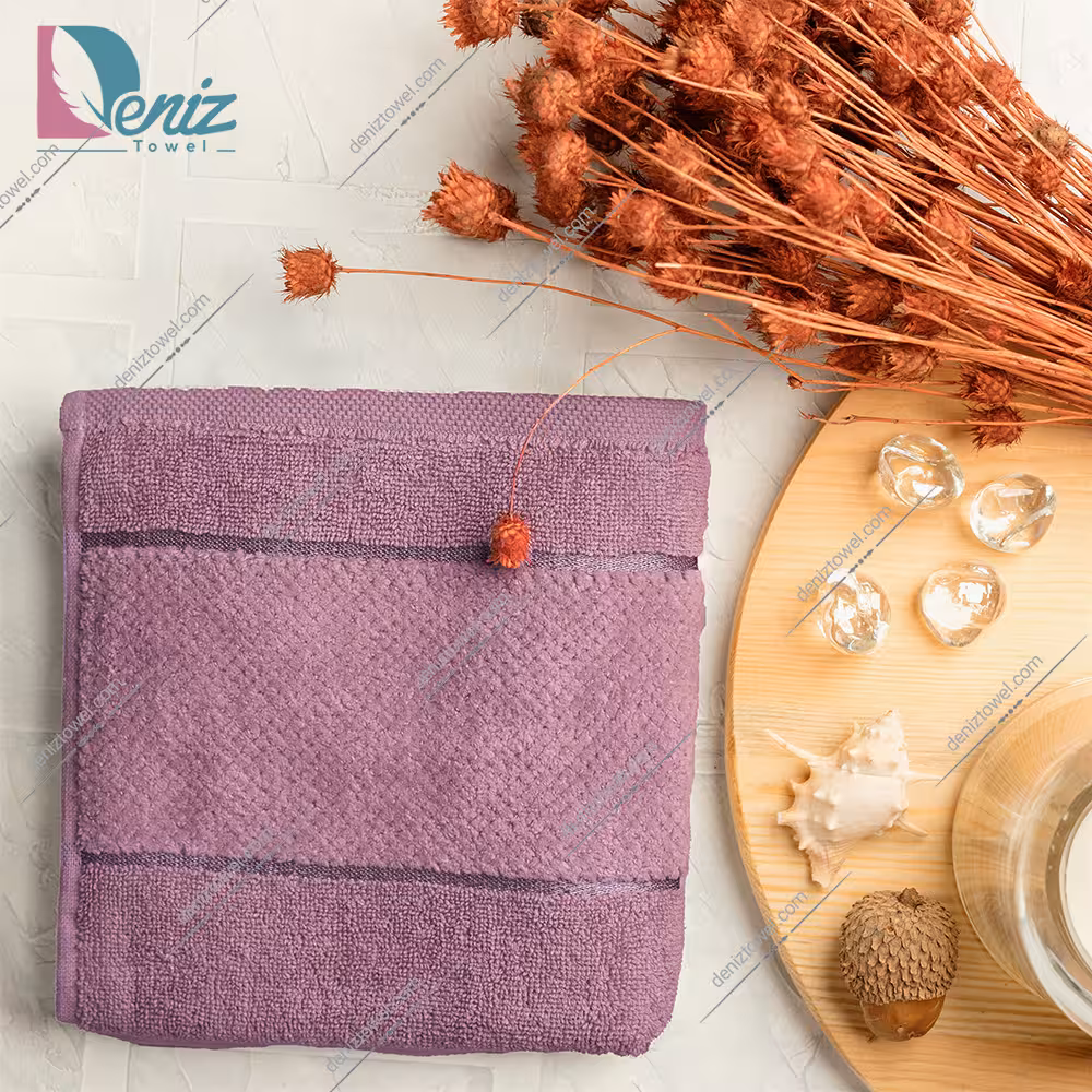 حوله دستی طرح ماکرو رنگ عنابی