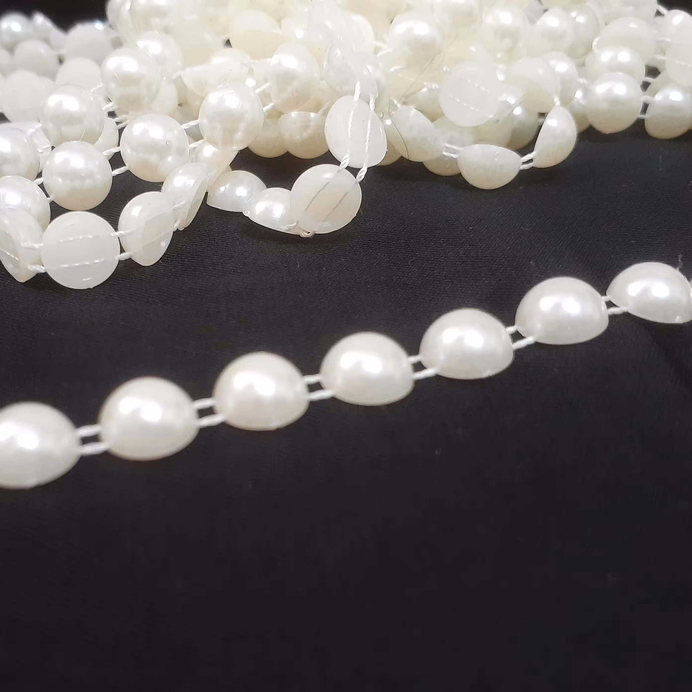 مروارید متری پک 5متری مروارید لپه متری رنگ شیری سایز 6 میل موجود در خرازی نفیس