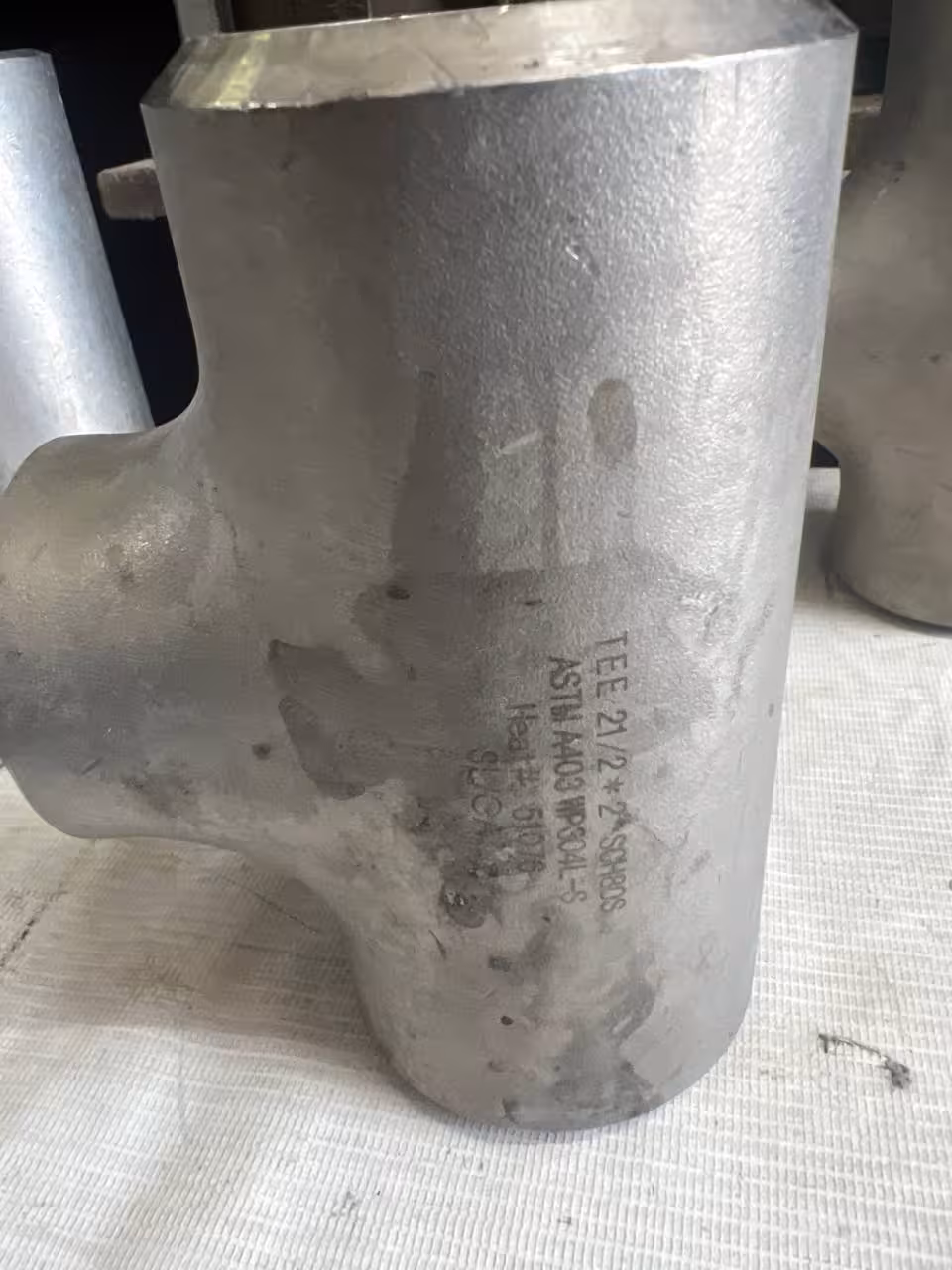 سه راه تبدیلی بدون درز سایز 1/2 2به 2 اینچ رده 160 اس از جنس ASTM 403WP304/304L