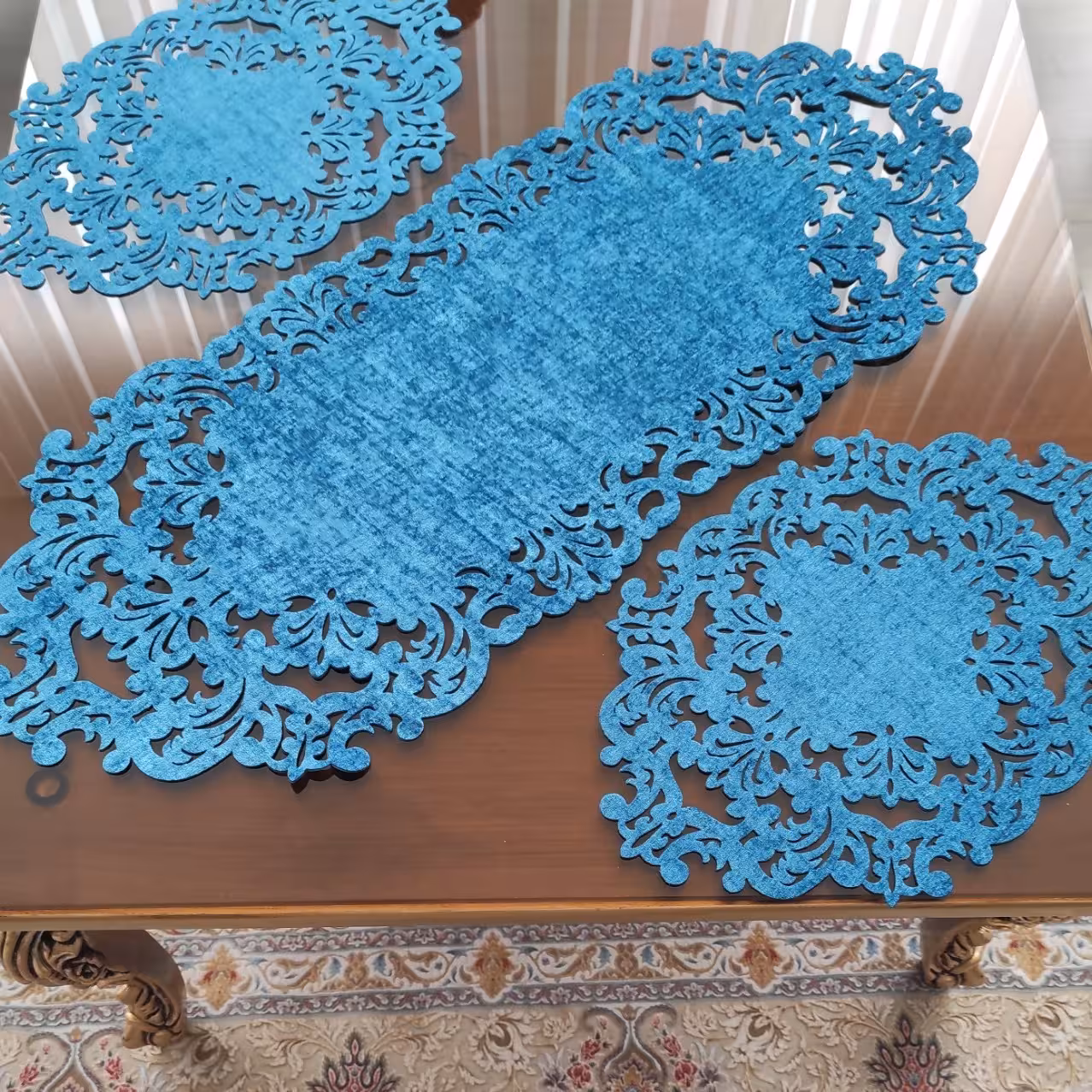 رومیزی مخمل طرح توری