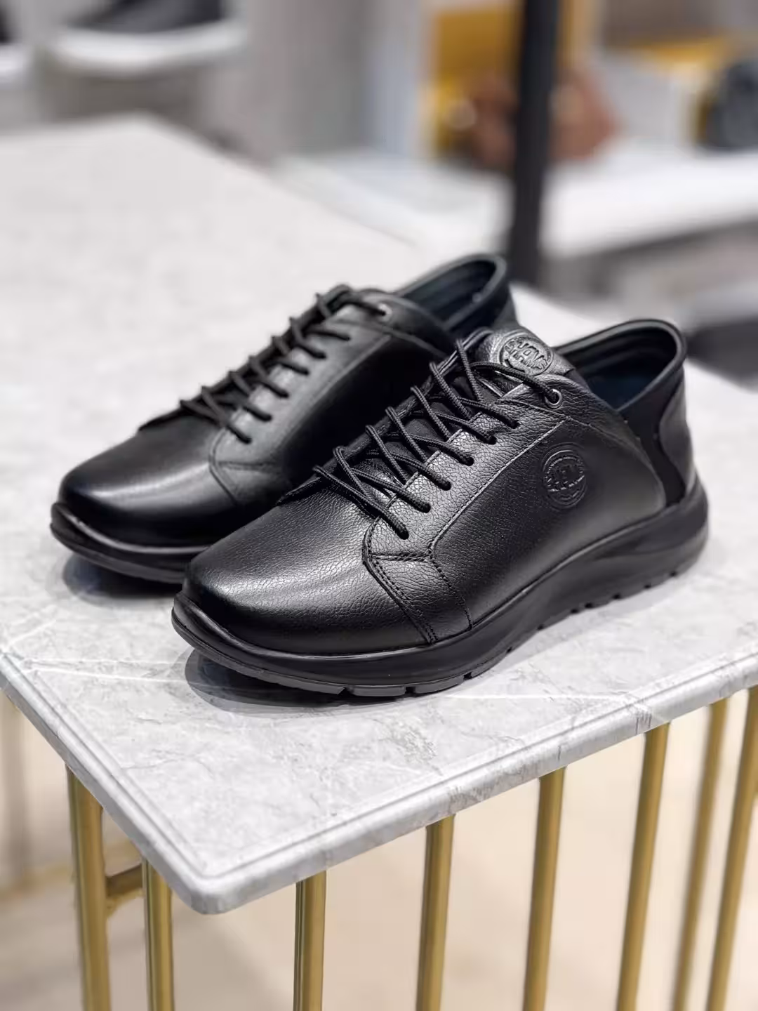 کفش اسپرت چرم مردانه مدل C8 رنگ مشکی سایز 40