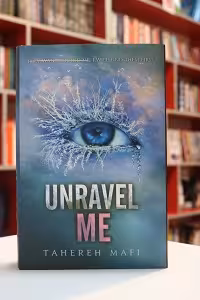 Unravel Me اثر Tahereh Mafi