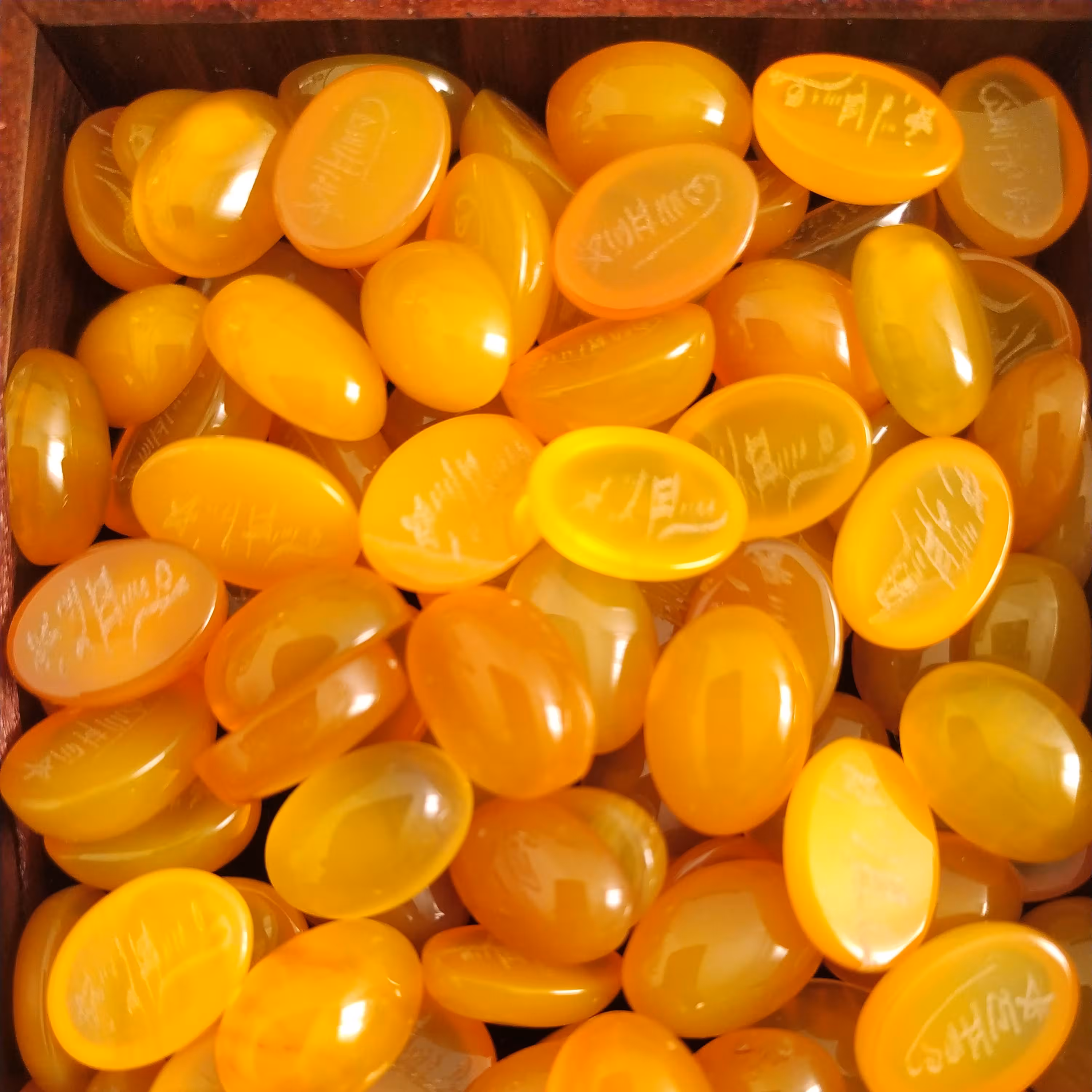 سنگ عقیق شرف الشمس((عمده))  بالای 20تاتک هم داریم