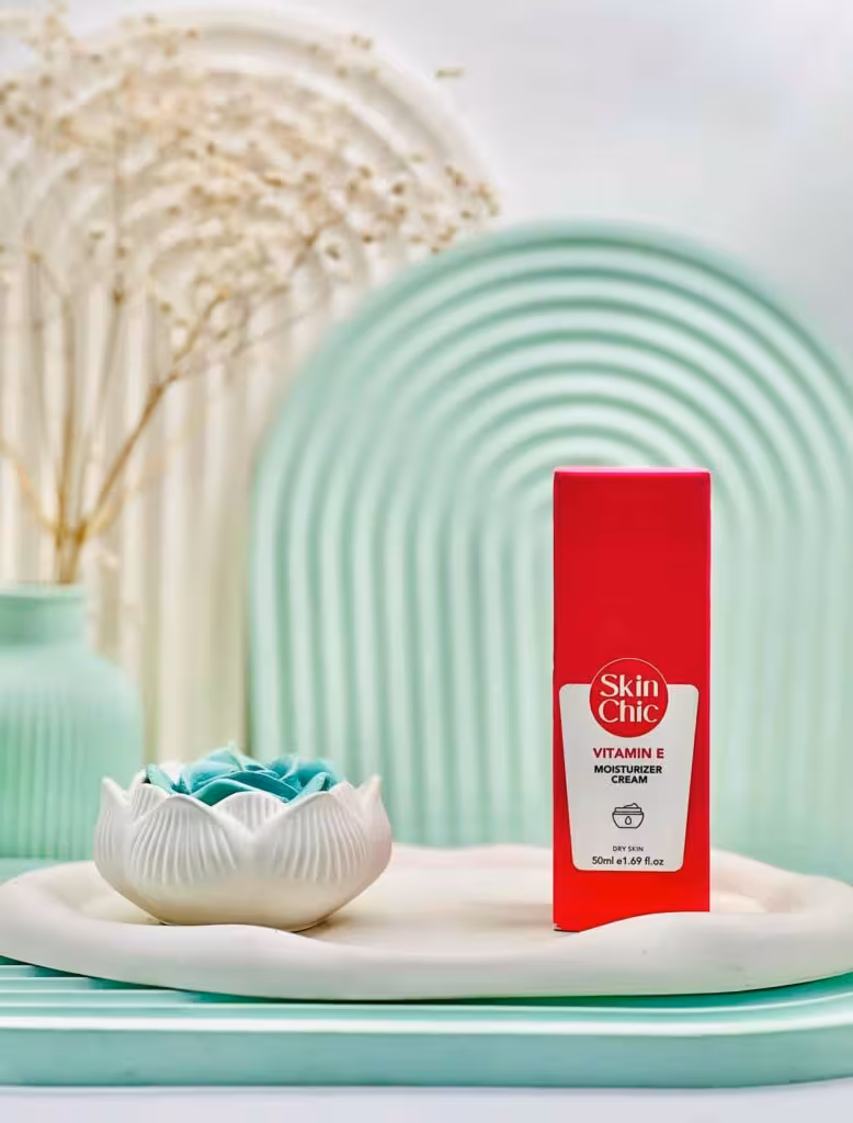 خرید کرم مرطوب کننده ویتامین E اسکین شیک 50 میلی لیتر -