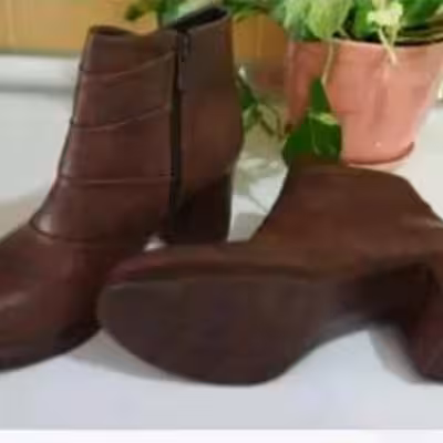 نیمبوت چرم درجه یک پاشنه پنج سانت بغل زیپ