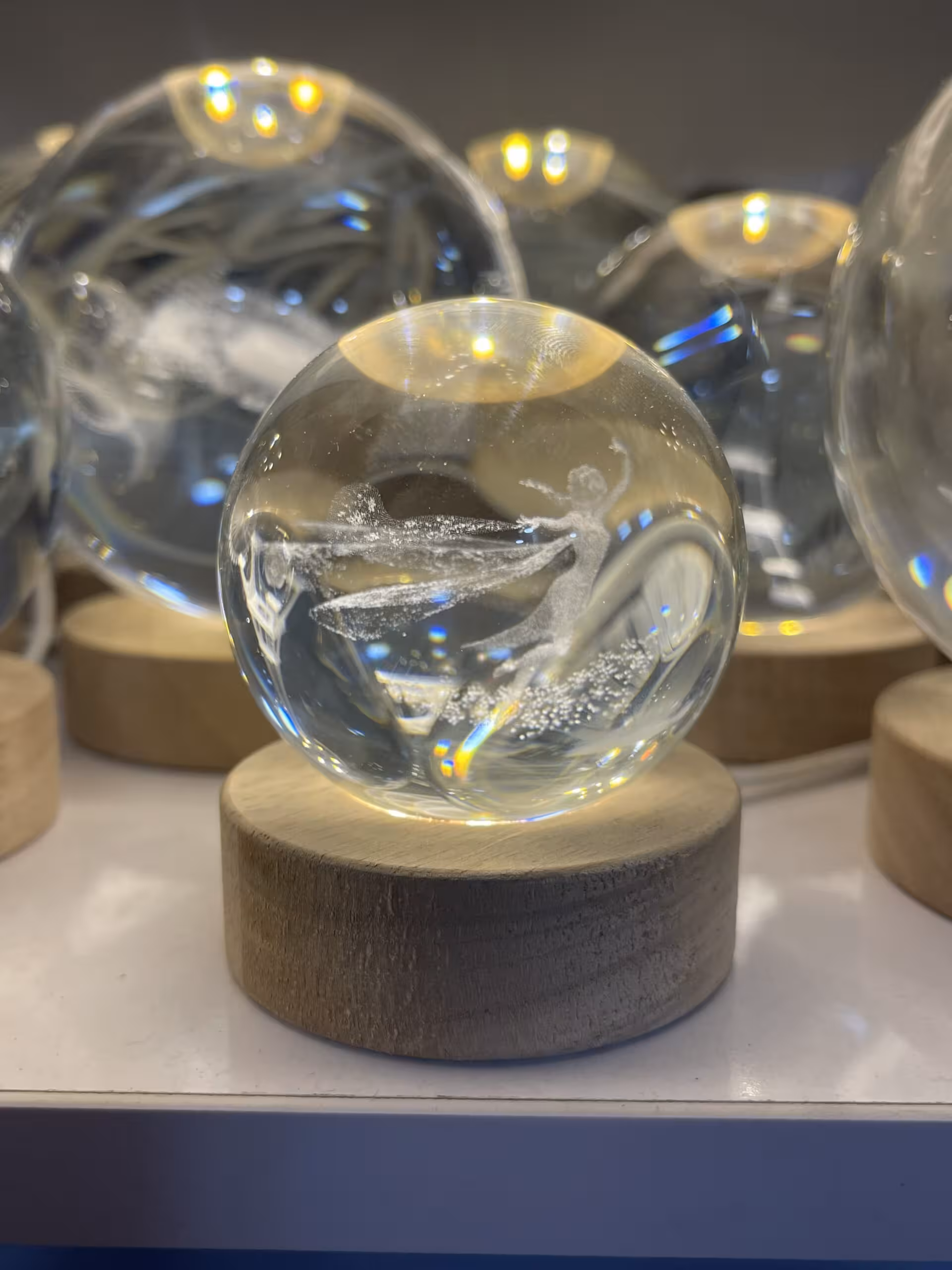 گوی شیشه ای چراغدار 7 سانت (السا فروزن)