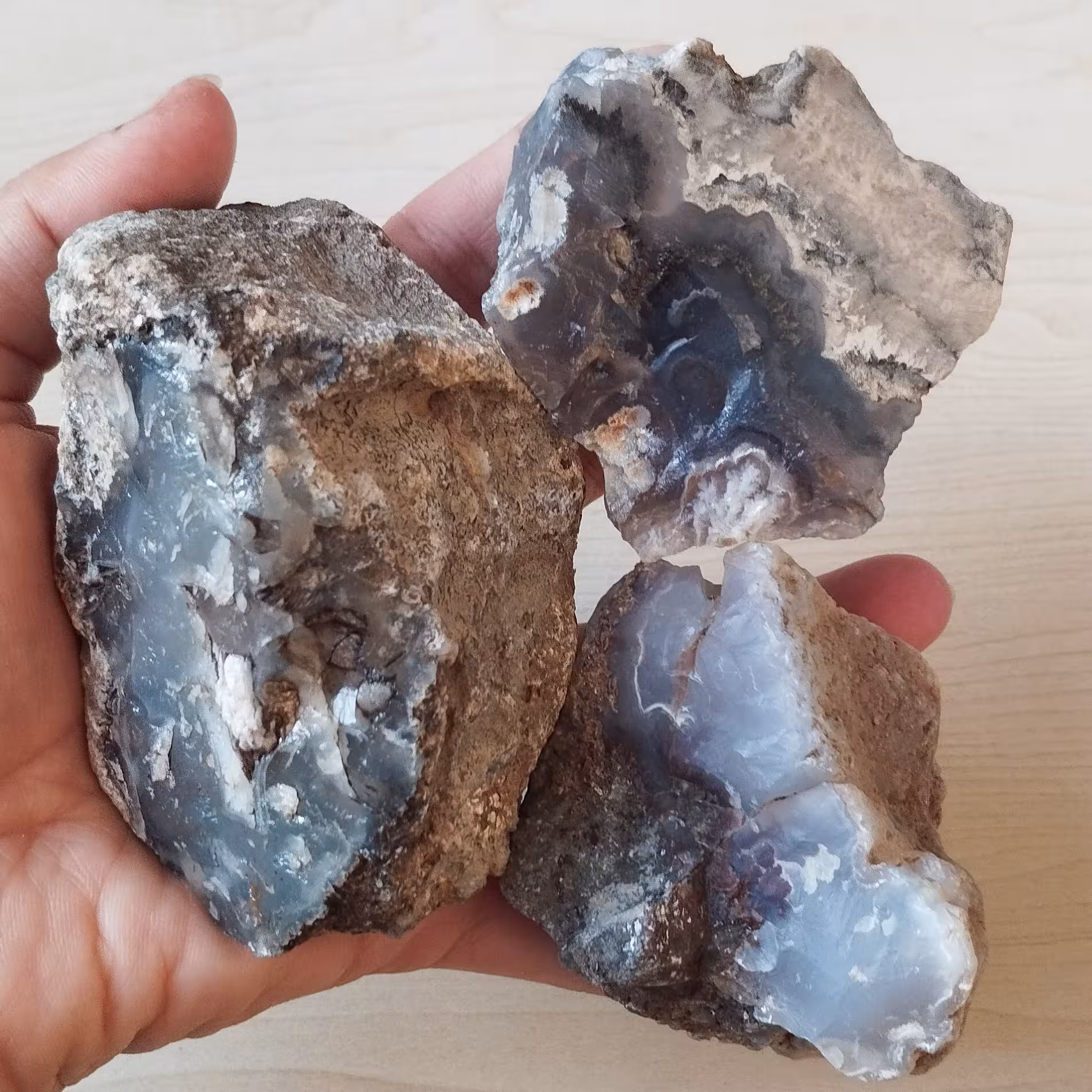 سنگ عقیق آبدار  اصل سه عدد معدنی و طبیعی با خواص بسیار سنگ عقیق 