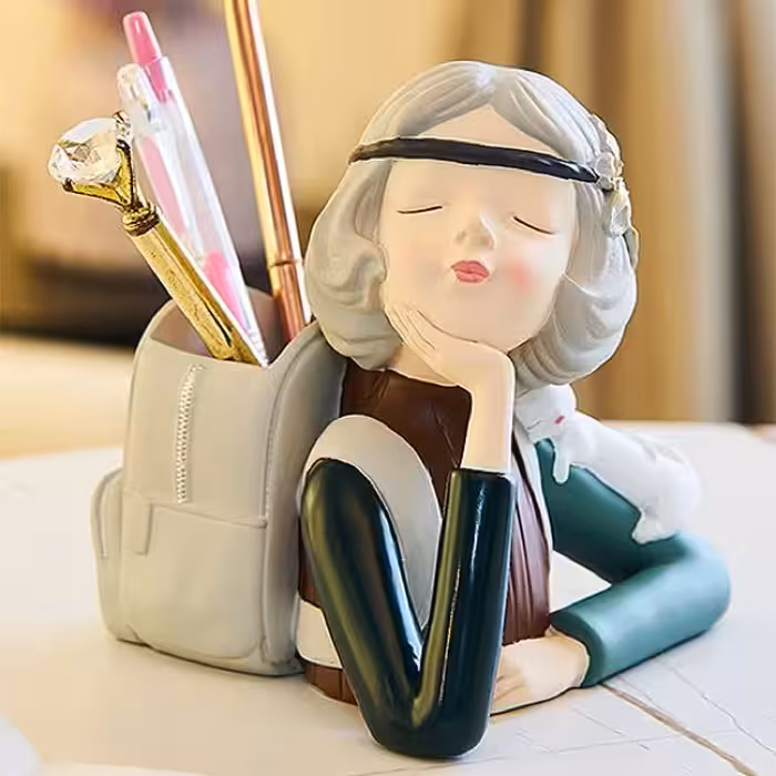 مجسمه هوم لاکس مدل دختر کوله پشتی