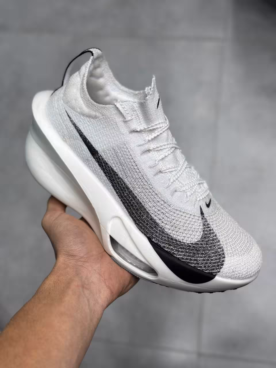 کتونی نایک آلفا فلای 3 اورجینال سفید مشکی سایز 45 تا 41