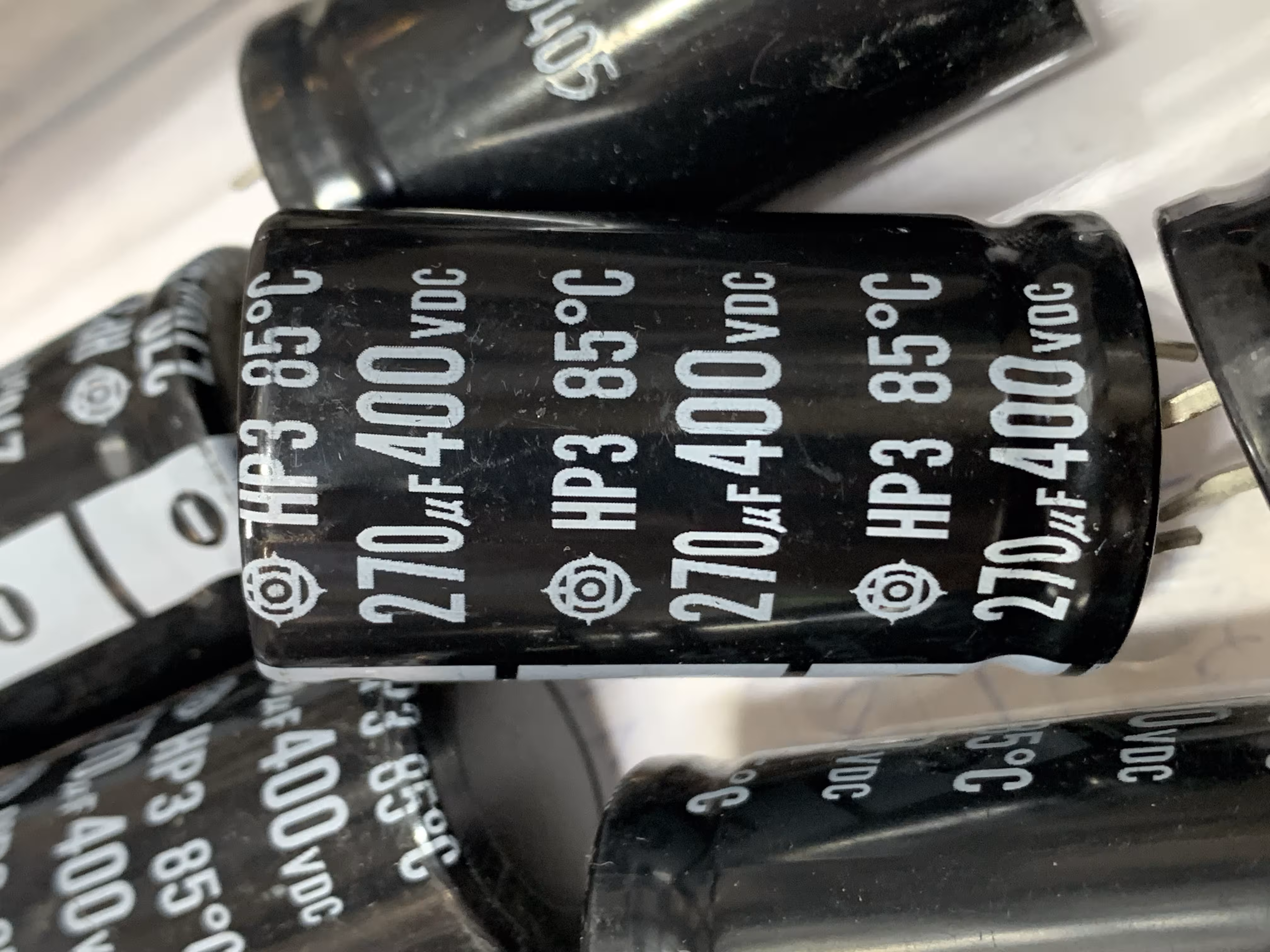 خازن الکترولیت 270 میکروفاراد (تمام ولتاژها)