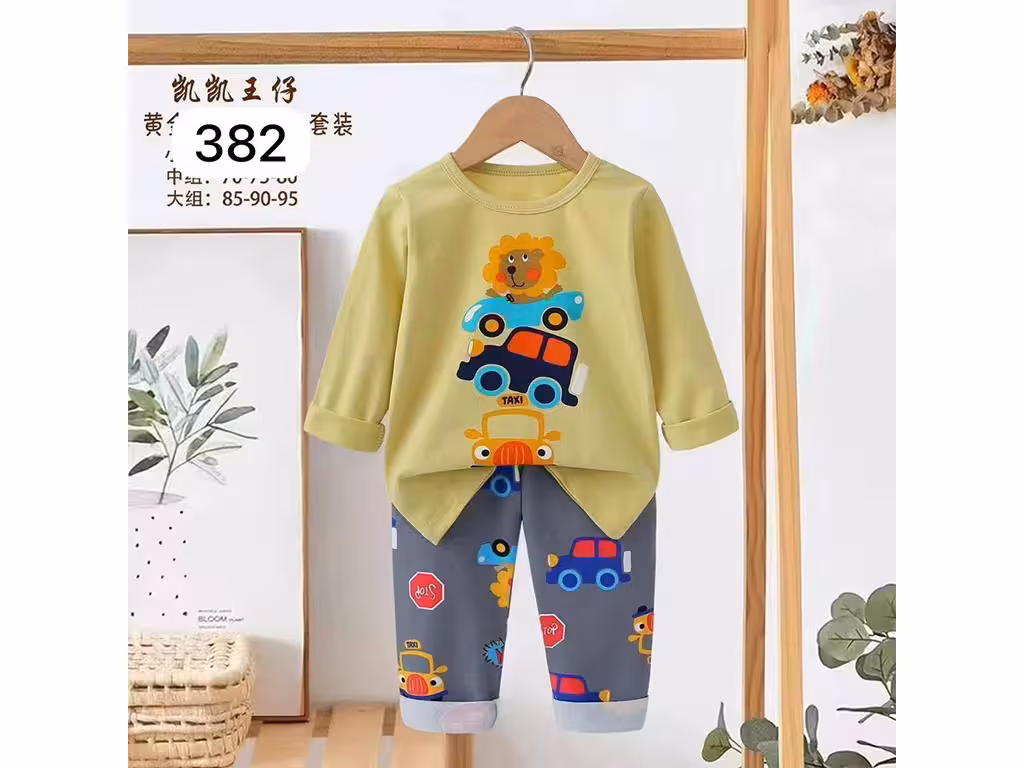 بلوز و شلوار راحتی پسرانه سبز کمرنگ طرح شیر و ماشین