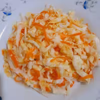 ترشی کلم سفید وهویج  داخل ظرف(650)گرمی 