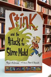 Stink 10 and the Attack of the Slime Mold اثر Megan McDonald and Peter H. Reynolds Candlewick