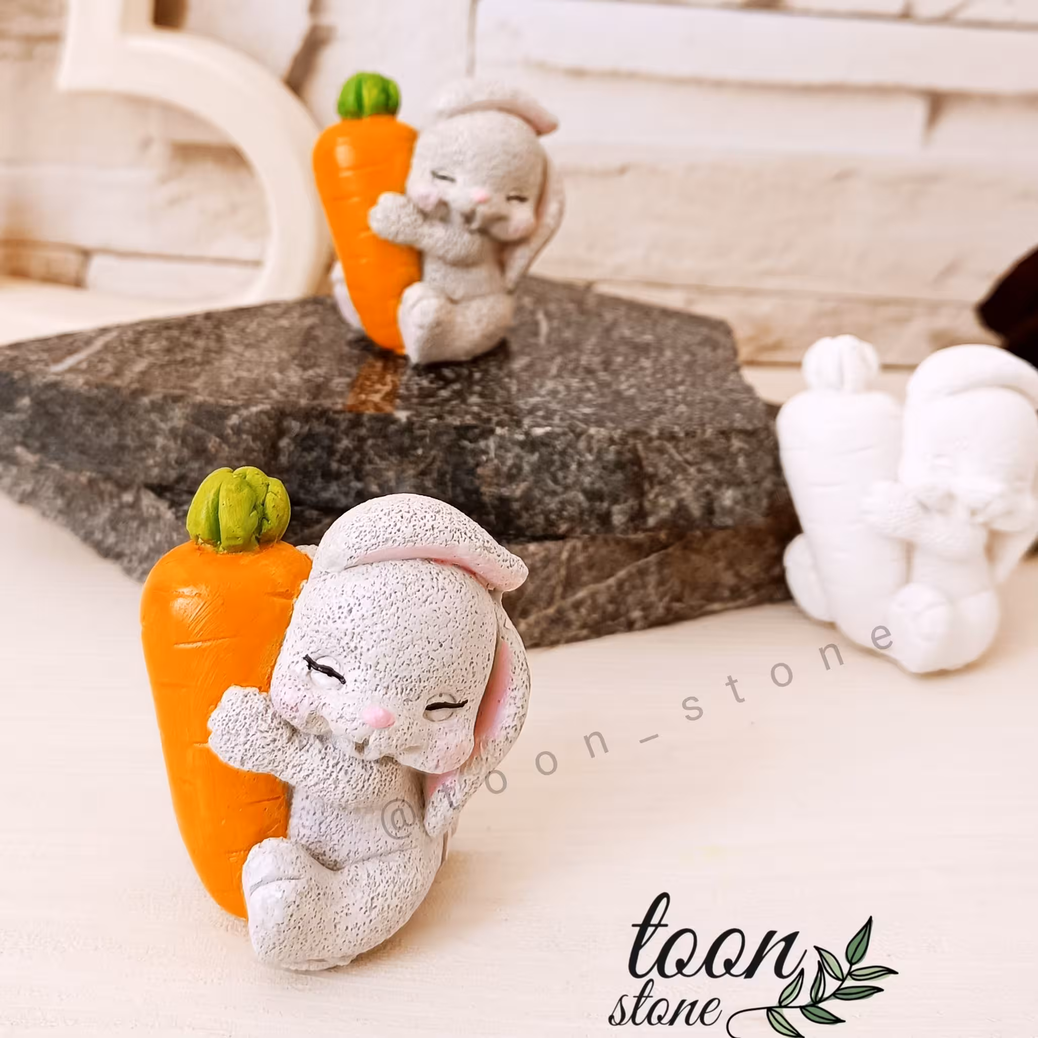 قالب خرگوش هویچ به دست (نماد سال 1402)