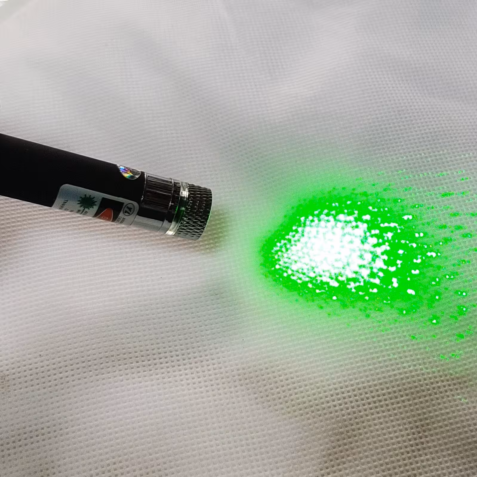 لیزر سبز با برد کیلومتری