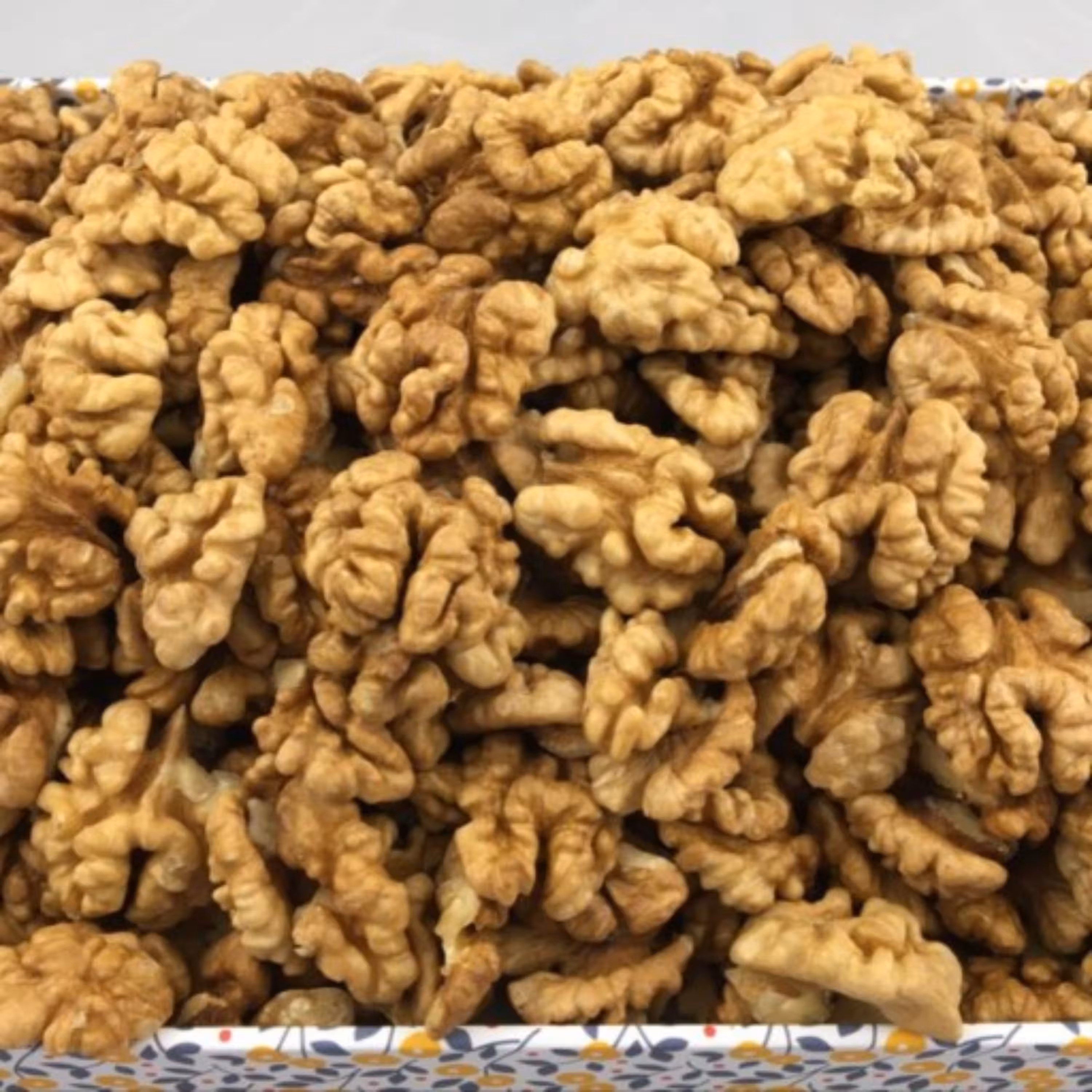 مغز گردو درشت اذربایجان  1 کیلوگرم ( محصول 1403 )